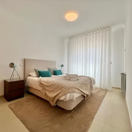 Deluxe 2 Bedroom Flat - Beachfront - Del Rey *