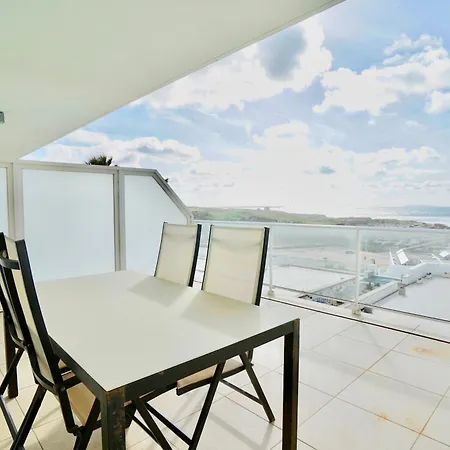 Deluxe 2 Bedroom Flat - Beachfront - Del Rey