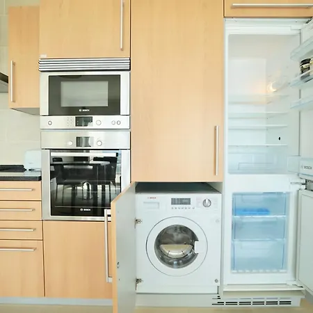 Deluxe 2 Bedroom Flat - Beachfront - Del Rey Daire *